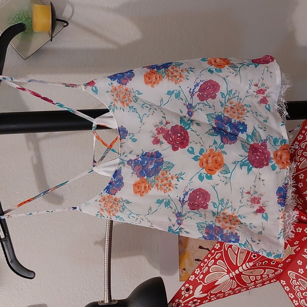 Super cute floral crop top